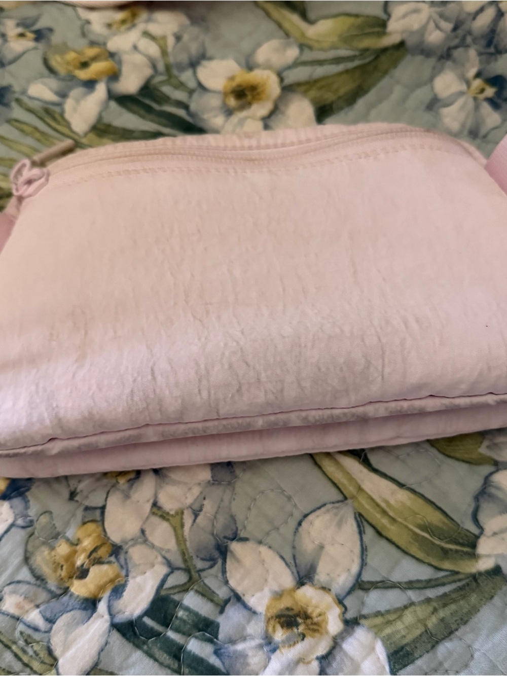 lululemon Pale Pink Everywhere Belt Bag with Gold Logo 1L - Picture 4 of 8